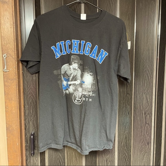 Hanes Michigan Garth t shirt. small - Picture 2 of 11